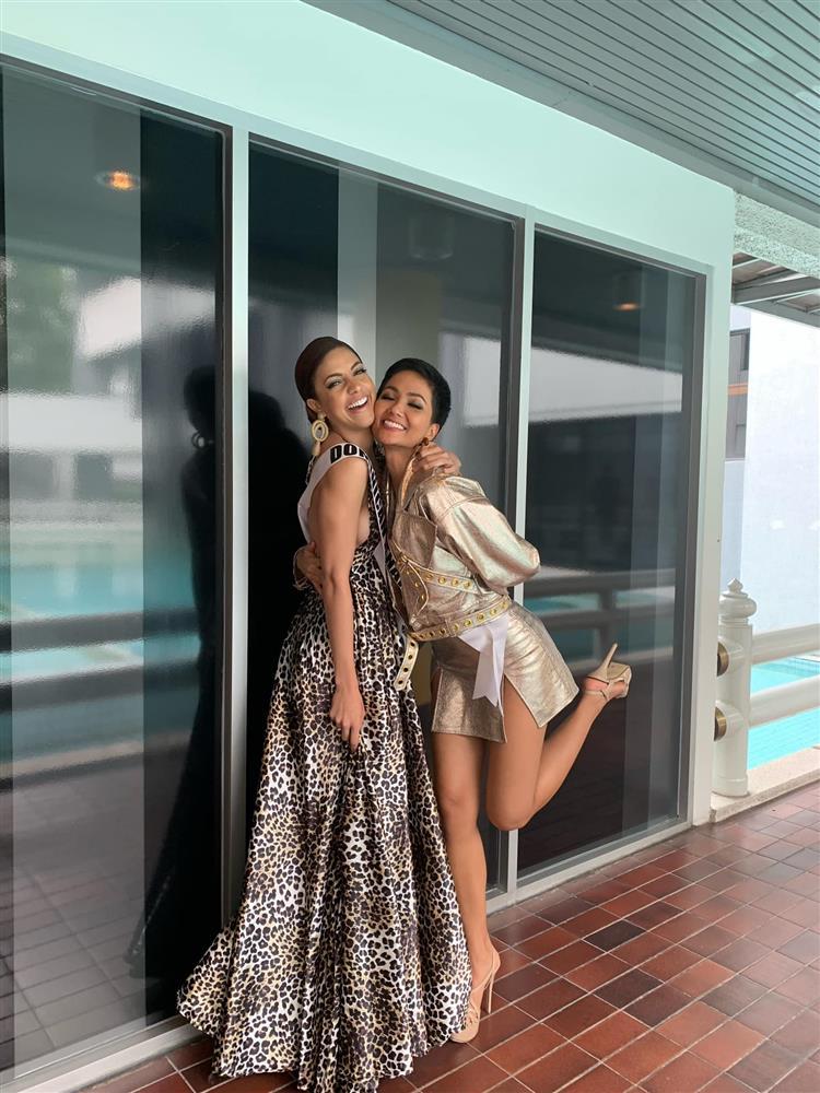 HHen Niê khoe loạt ảnh hiếm tại Miss Universe, tự dìm mình-1