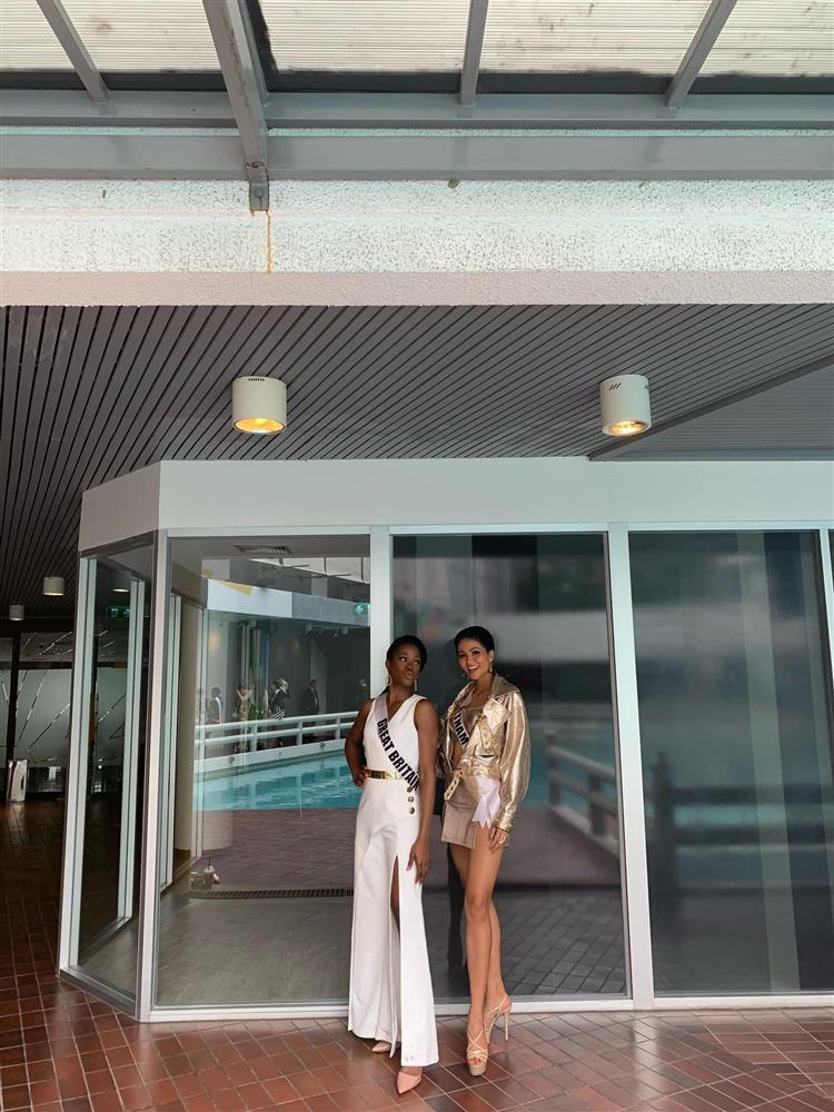 HHen Niê khoe loạt ảnh hiếm tại Miss Universe, tự dìm mình-3