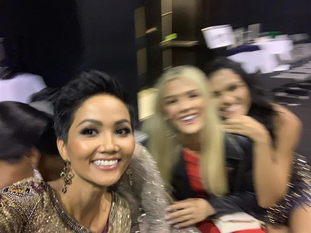 HHen Niê khoe loạt ảnh hiếm tại Miss Universe, tự dìm mình-9