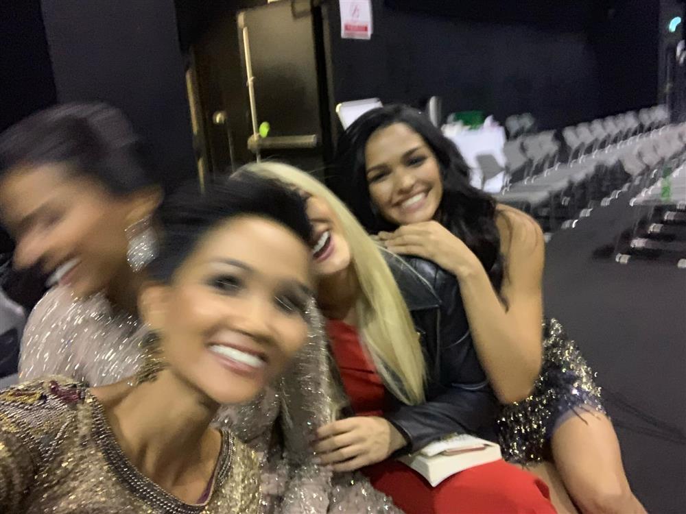 HHen Niê khoe loạt ảnh hiếm tại Miss Universe, tự dìm mình-10