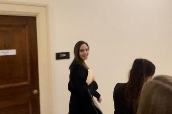 Angelina Jolie dưới ống kính qua đường có xứng đệ nhất nhan sắc?-3