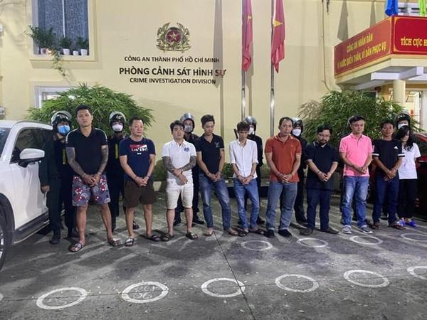 Bóc đường dây cá độ trang bị súng để đòi tiền con bạc ở TP.HCM-1