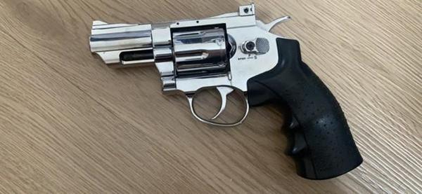 Bóc đường dây cá độ trang bị súng để đòi tiền con bạc ở TP.HCM-3