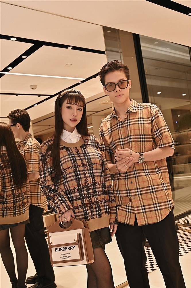 Con gái Minh Nhựa đọ dáng bên Tiên Nguyễn, ảnh sặc mùi tiền-1