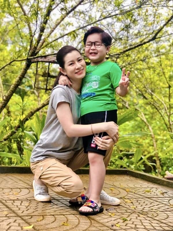 Mẹ đơn thân trên phim Việt: trẻ đẹp nhưng vụng về cách chăm con-7