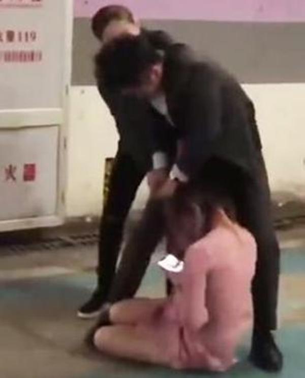 Nhân tình chồng kéo mẹ và bạn bè đến tận nhà đánh ghen ngược-1