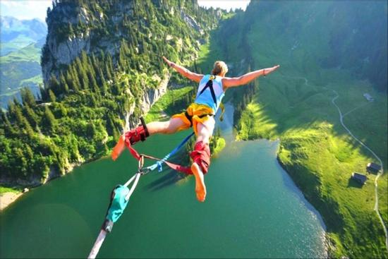 Cú nhảy bungee dành cho người thần kinh thép