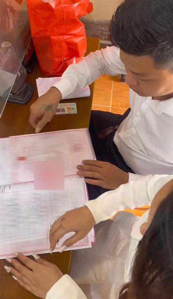 Vợ ký nhầm giấy đăng ký kết hôn, chồng hốt hoảng sợ mất cô dâu-2