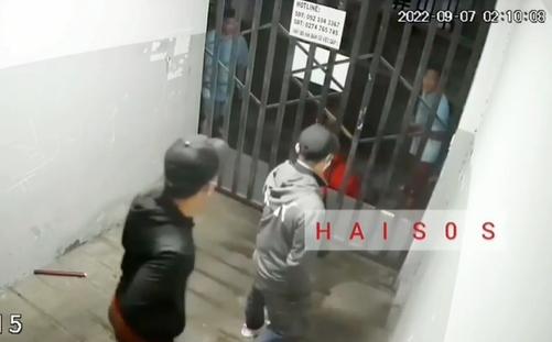 Clip: Xóm trọ dùng chiêu độc 3 lần bắt trộm gay cấn như phim-3