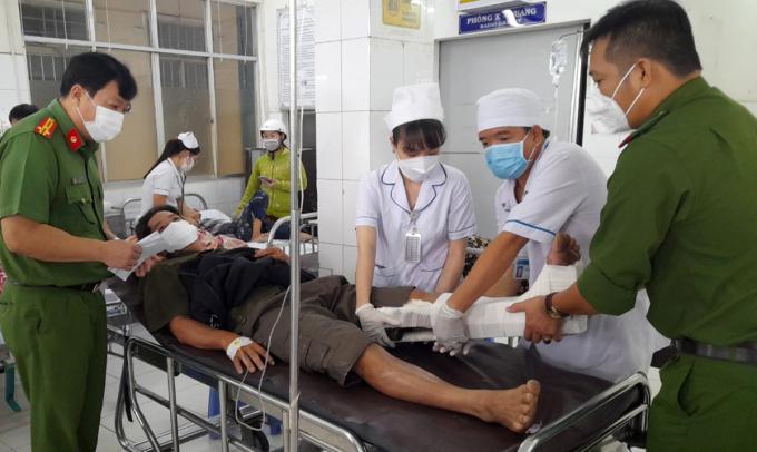 Bị công an chặn bắt, 3 tên trộm liều lĩnh cứ tông thẳng vào nó-2