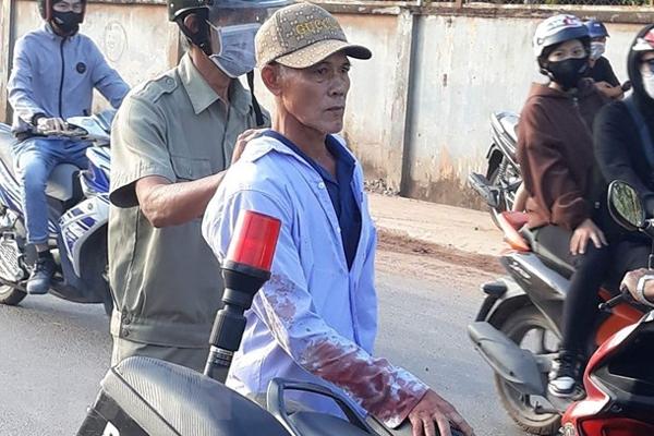 Rình trước cổng công ty, đâm chết tình địch rồi chờ công an tới-1