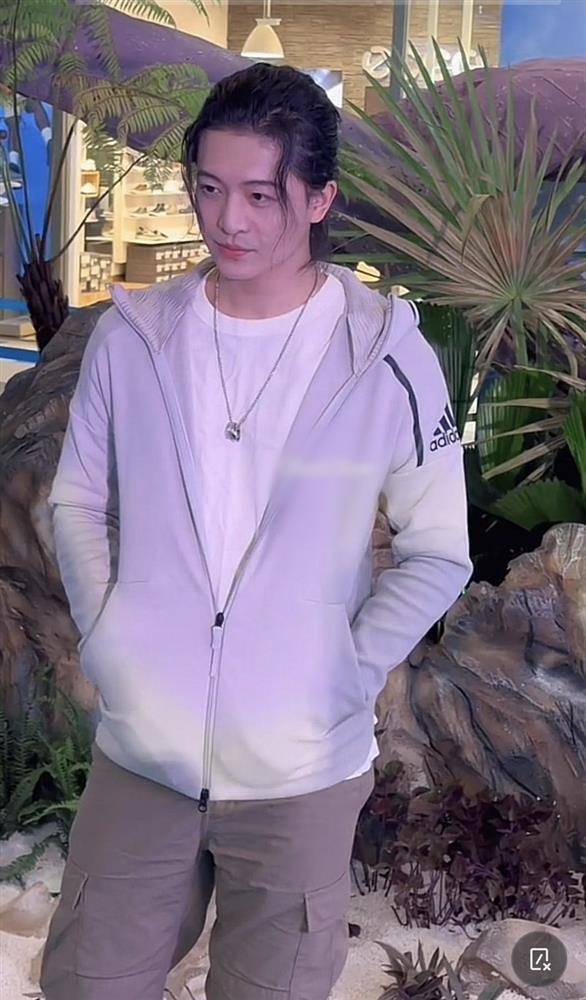 Lộ ảnh Midu tình tứ bên trai lạ, bất ngờ danh tính chàng trai-5