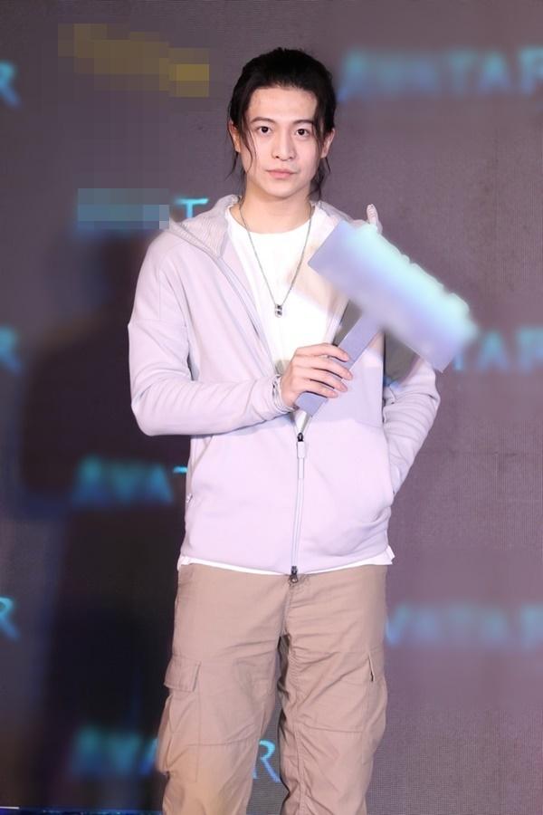 Không nhận ra Harry Lu sau tai nạn phá nát mặt, phẫu thuật 20 lần-4