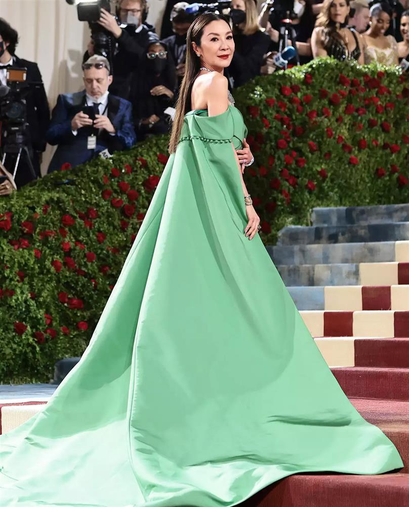 10 ngôi sao mặc đẹp nhất thế giới năm 2022-10