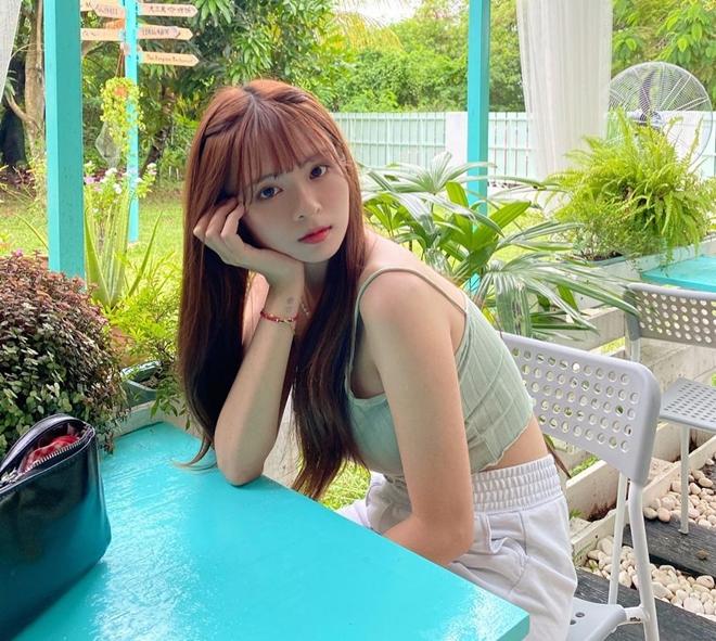 Nữ phóng viên gây sốt mạng xã hội vì nhan sắc quá xinh đẹp-3