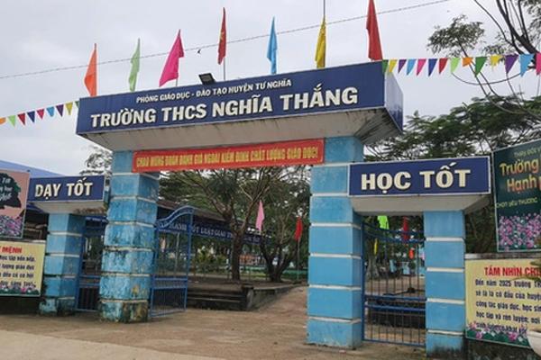 Nam sinh viên bị tạt kiềm đặc, thủng giác mạc, hỏng 1 bên mắt-2