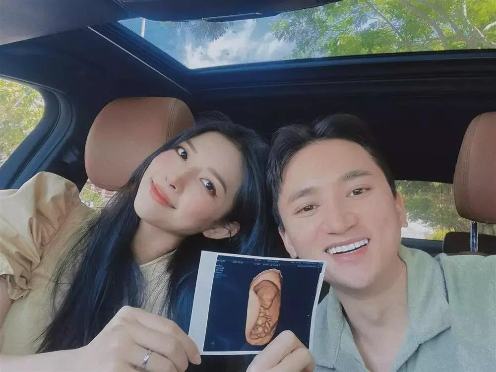 Vợ Phan Mạnh Quỳnh tăng 20kg khi bầu nhưng không rạn bụng-4