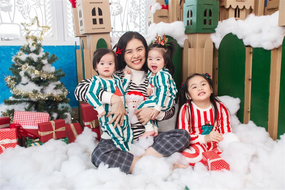 Biểu cảm trái ngược của các nhóc tỳ nhà sao Việt khi đón Noel-11