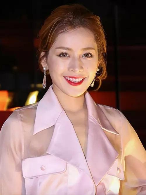 Hoàng Oanh mất điểm vì hàm răng lem nhem khi tái ngộ chồng cũ-12