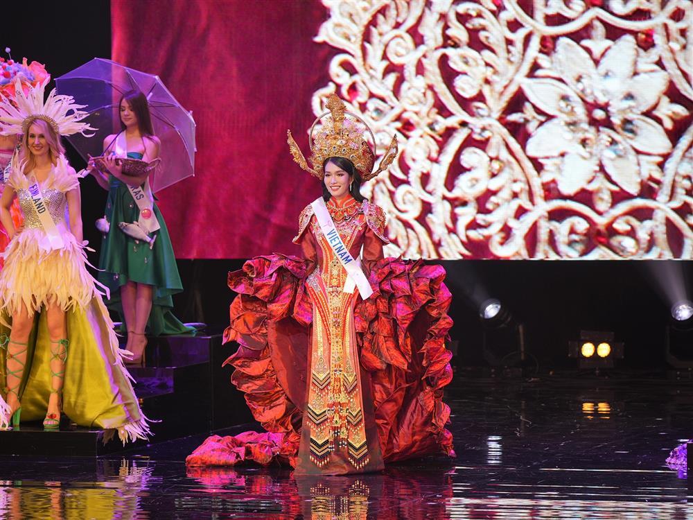 Phương Anh trắng tay Miss International, dân mạng réo Xa Thi Mạn-2