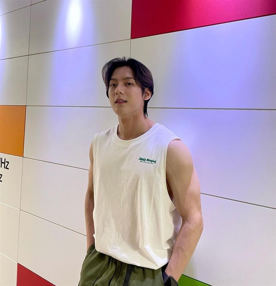 Cơ bắp của Minhyuk gây chú ý-6