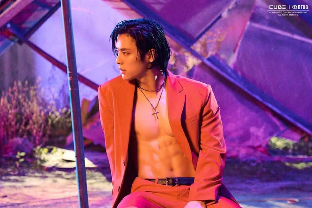 Cơ bắp của Minhyuk gây chú ý-7