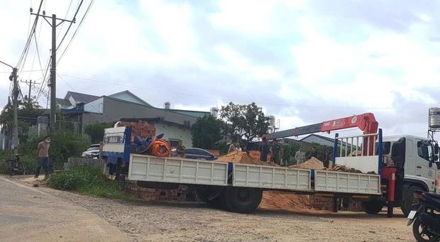 Cần cẩu vướng dây điện trung thế, chủ cửa hàng thiệt mạng-1