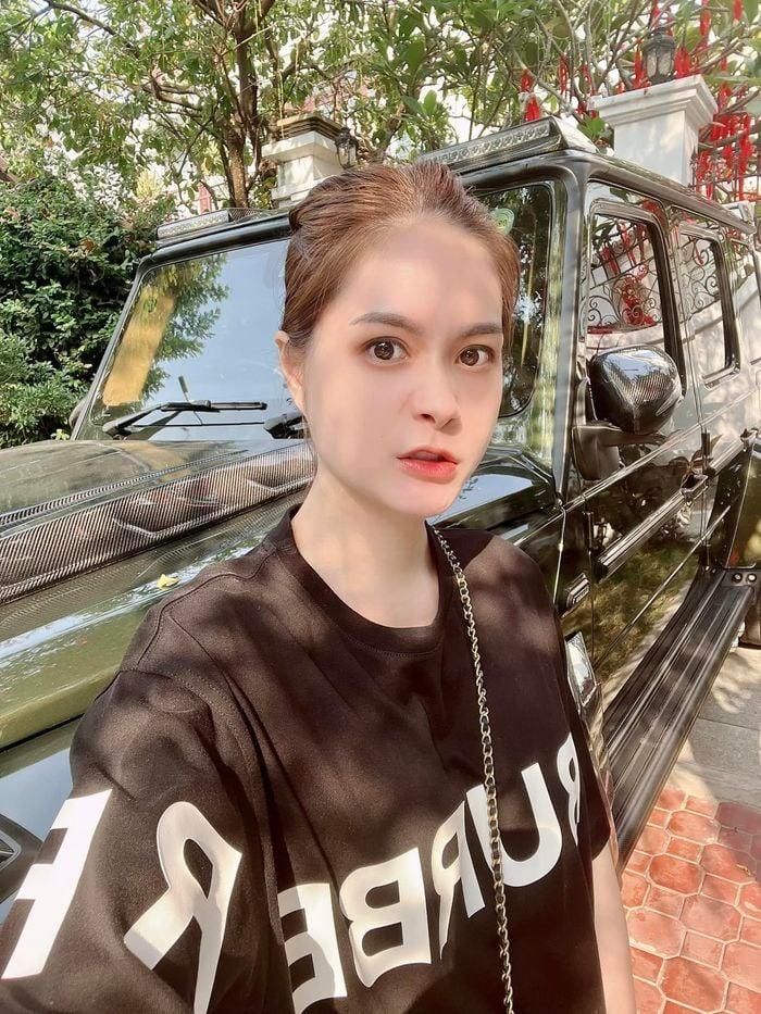 Bị tài xế xe ôm đâm vào xe 15 tỷ, Đoàn Di Băng phản ứng sốc-3