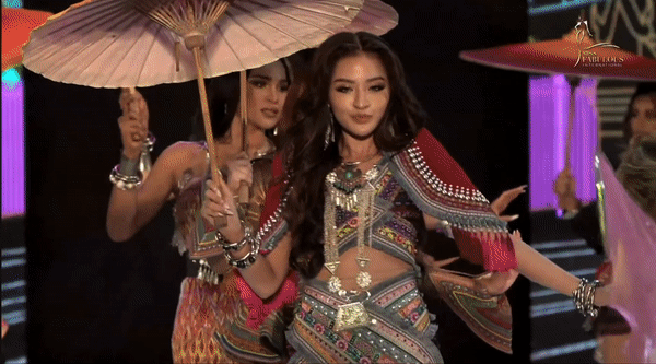 Hot girl trứng rán thi hoa hậu không thoát dớp vồ ếch dúi dụi-2