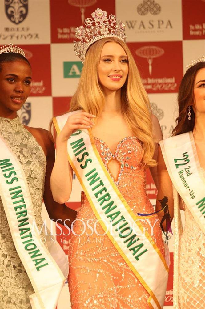 Phương Anh trắng tay Miss International, dân mạng réo Xa Thi Mạn-7