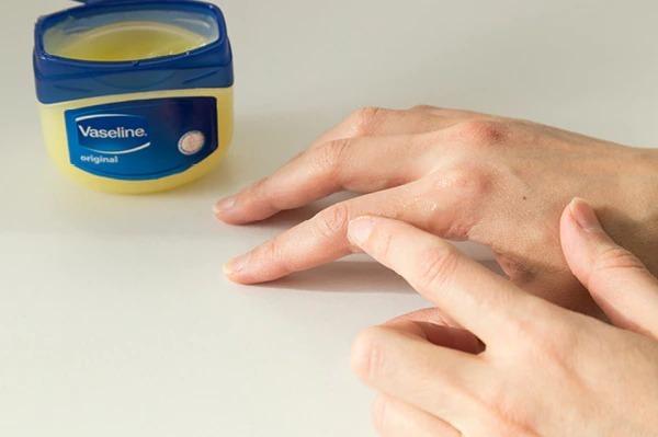 6 công dụng của Vaseline không phải ai cũng biết-2