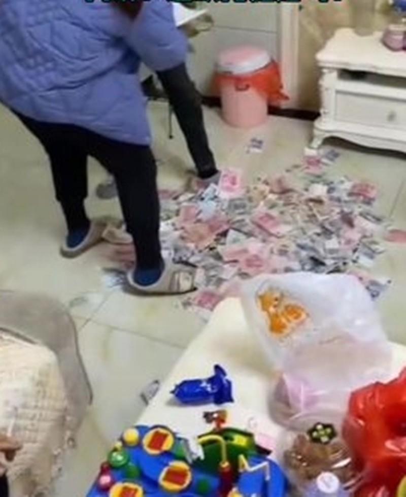 Mẹ chồng đánh bài, con dâu ủng hộ và cái kết kinh ngạc-1