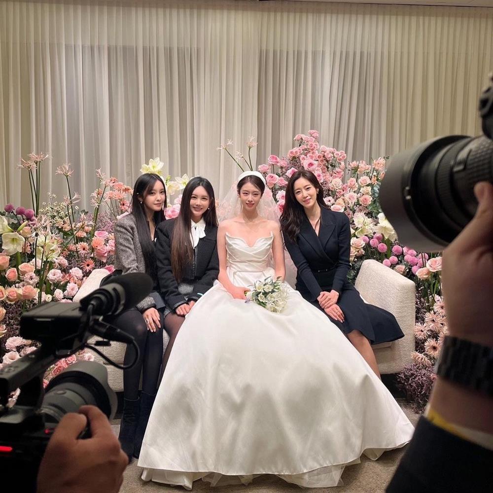 Tranh cãi quanh lễ cưới Ji Yeon (T-ara) và loạt sao Hàn-2