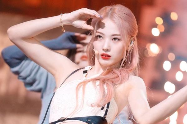 Thần tượng Hàn diện áo nịt ngực, váy bó lên thảm đỏ-13