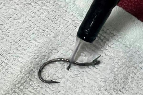 Cụ ông mắc lưỡi câu trong bụng nhiều ngày mới biết-2