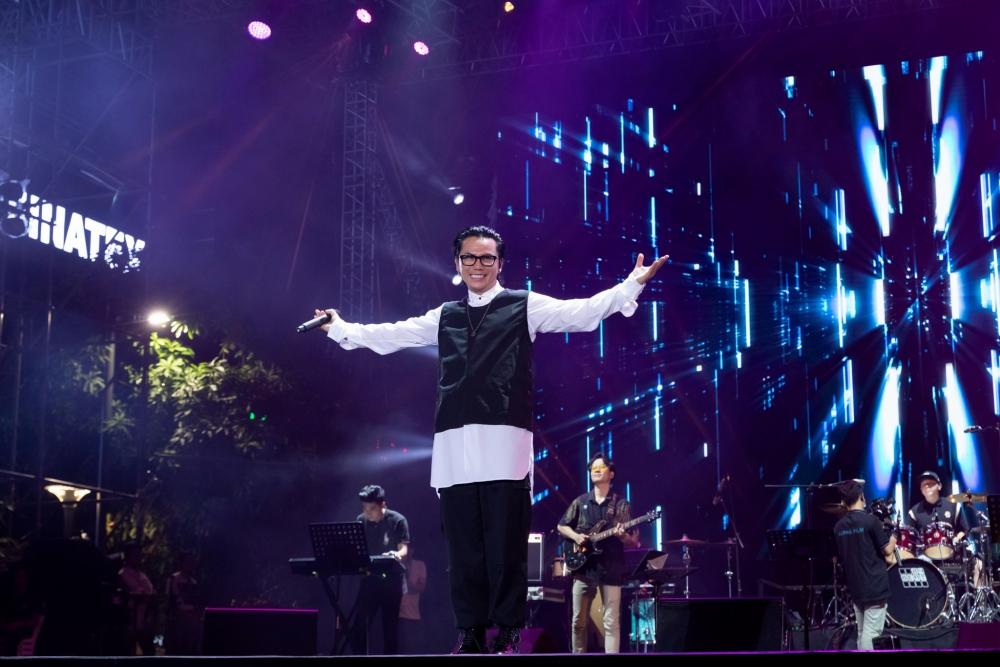 Mars Anh Tú tái xuất với style lãng tử, chỉ còn 68kg-1