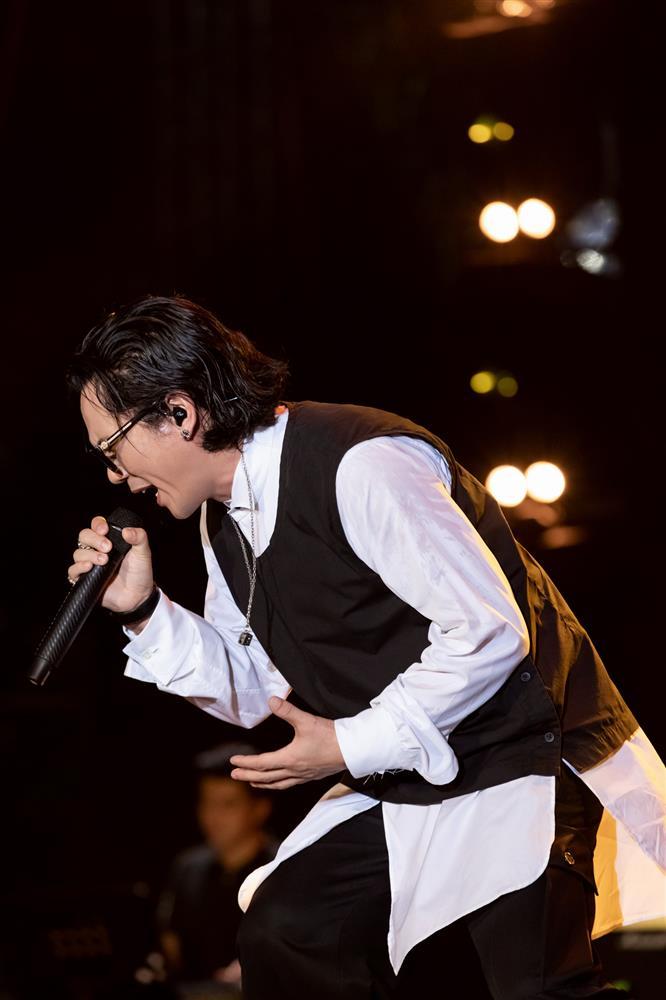 Mars Anh Tú tái xuất với style lãng tử, chỉ còn 68kg-9