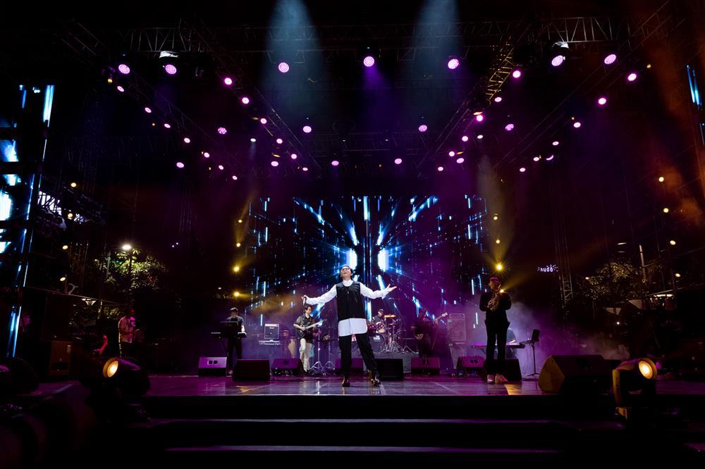 Mars Anh Tú tái xuất với style lãng tử, chỉ còn 68kg-4