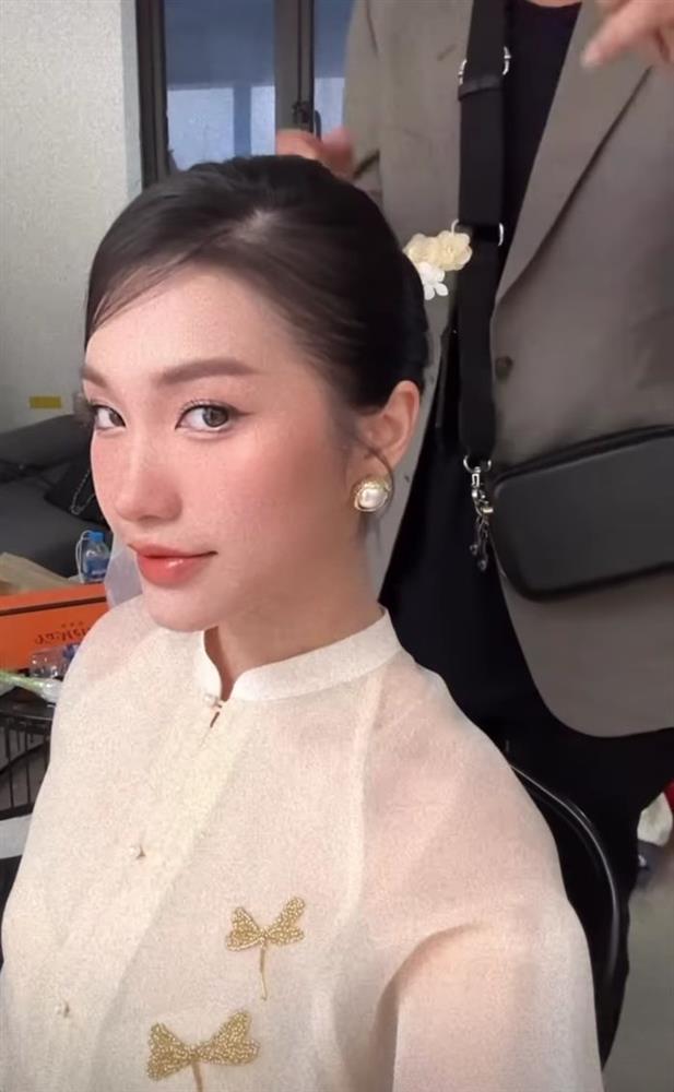 Đăng ảnh sống ảo, Đoàn Văn Hậu để lộ nhan sắc thật bạn gái-3