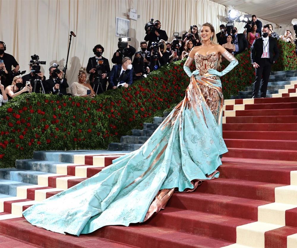 10 xiêm y đẹp nhất thảm đỏ 2022-2