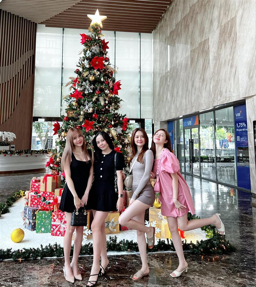 Thiều Bảo Trang bị chê vì mặc quần phản cảm trong sinh nhật cháu-2