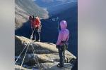 Người đàn ông rơi xuống từ đỉnh núi khi đang chụp ảnh cùng vợ
