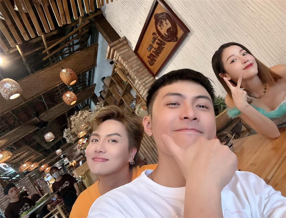 Lộ ảnh Gin Tuấn Kiệt mê mệt Puka chốn hậu trường-6