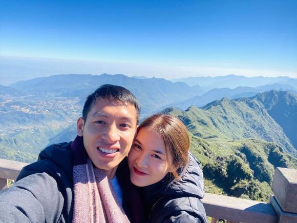 Tiền vệ Đỗ Hùng Dũng tậu xế hộp mới vào dịp cuối năm-3