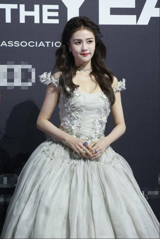 Lệ Quyên hớ hênh vì váy ngắn, Bạch Lộc bị chê rẻ tiền-3