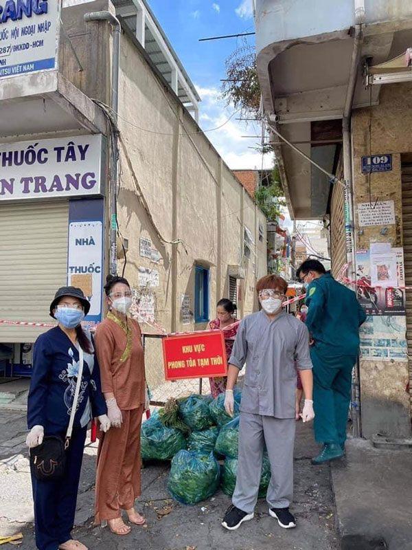 Nhật Kim Anh hack chiều cao thành 1m85 mỗi khi lên thảm đỏ-10