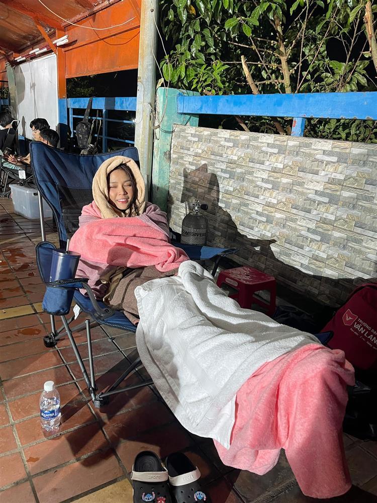 Sam xuất hiện phờ phạc sau cầu hôn, phản ứng khi bị nói có em bé-2