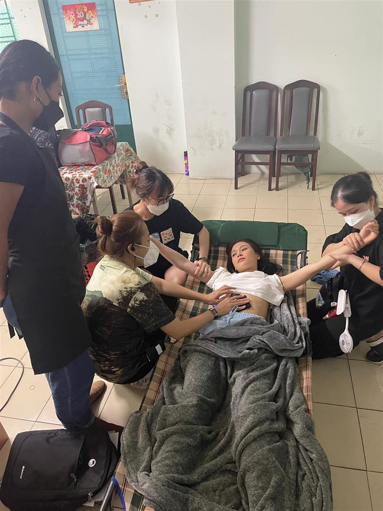 Sam xuất hiện phờ phạc sau cầu hôn, phản ứng khi bị nói có em bé-3