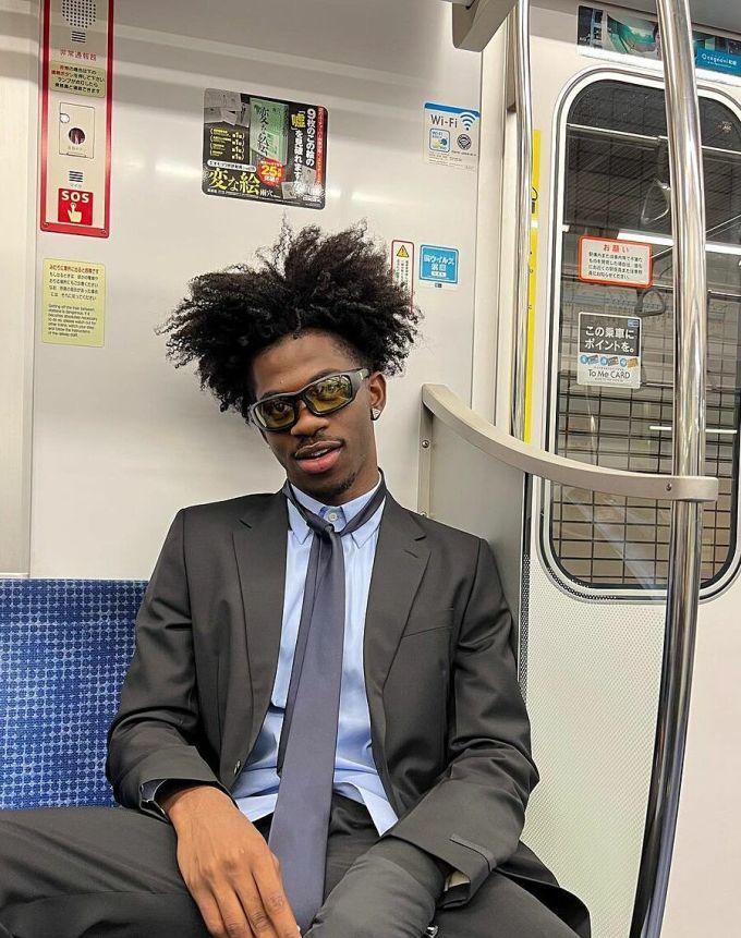 Rapper Mỹ shock với quy định nam giới đi tiểu ngồi ở Nhật-1