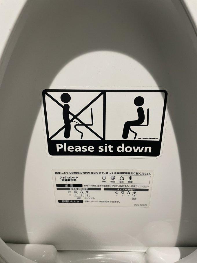 Rapper Mỹ shock với quy định nam giới đi tiểu ngồi ở Nhật-2